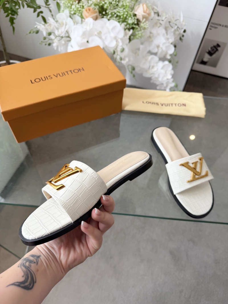 l0vis Vvtt0n slippers